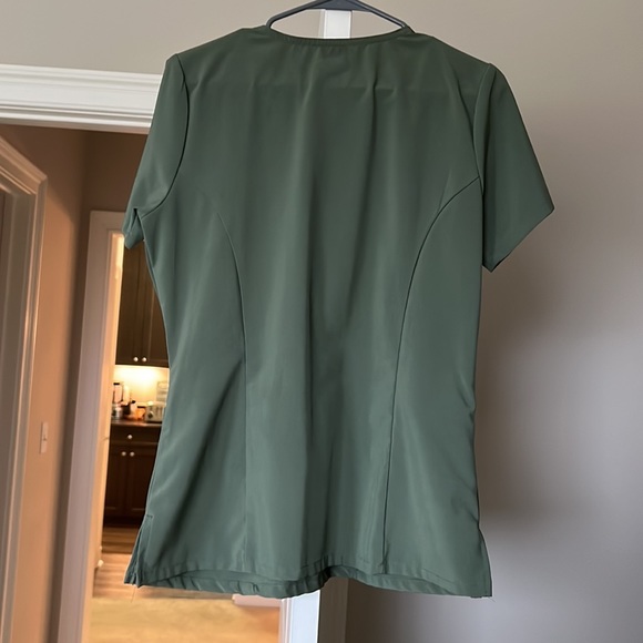 Olive green Dickies scrub top - Picture 2 of 2